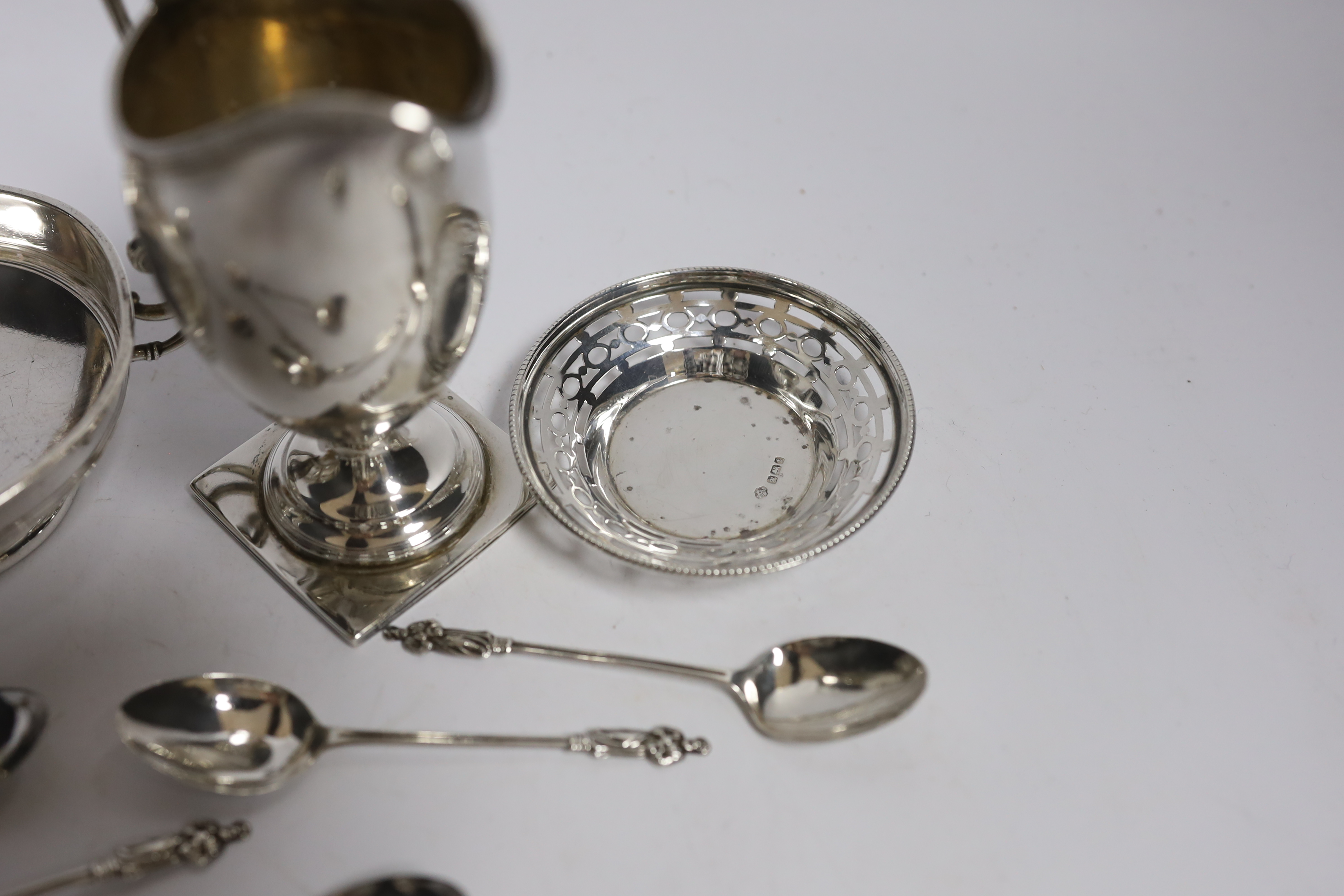 Two George V silver cream jugs, largest 12.5cm, a silver two handled pedestal bowl, a pierced small dish and set of six small silver coffee spoons.